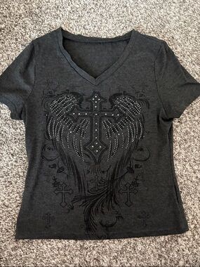 SHEIN Dark Gray V-Neck Studded Cross & Wing Graphic Tee
